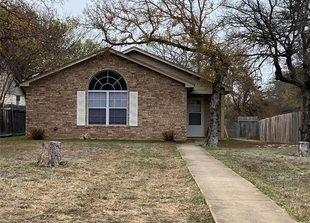 Property at 301 Avenue Q Ave, Marble Falls, TX 78654, 3 beds, 2 baths