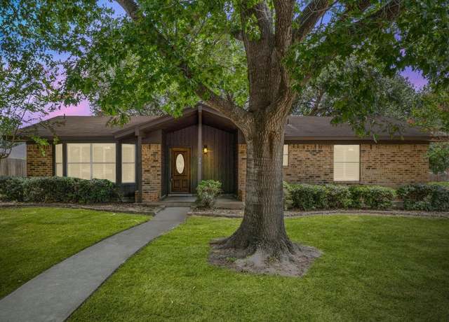Property at 125 Hillview Dr, Luling, TX 78648, 3 beds, 2 baths
