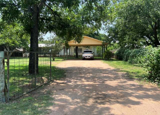 Property at 604 S Creek St, Fredericksburg, TX 78624, 4 beds, 2 baths