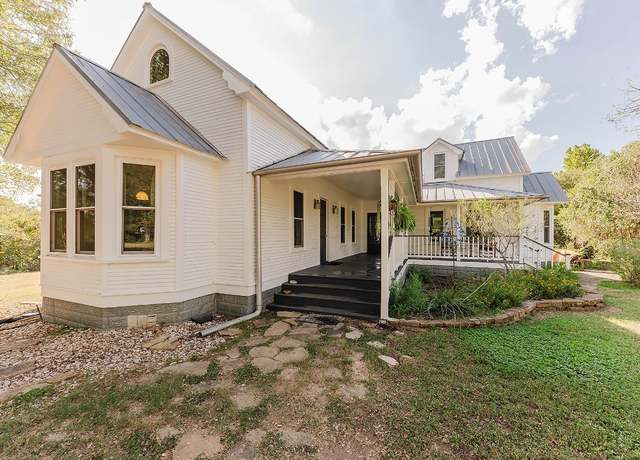 Property at 258 Riverwood Dr, Bastrop, TX 78602, 3 beds, 2 baths