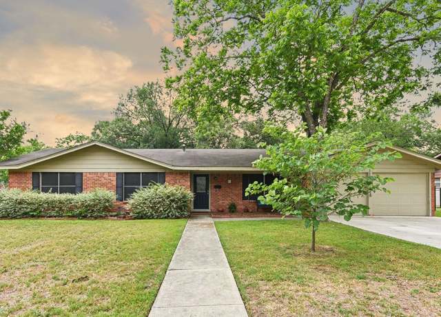 Property at 1306 Woodlawn St, Lockhart, TX 78644, 3 beds, 2 baths