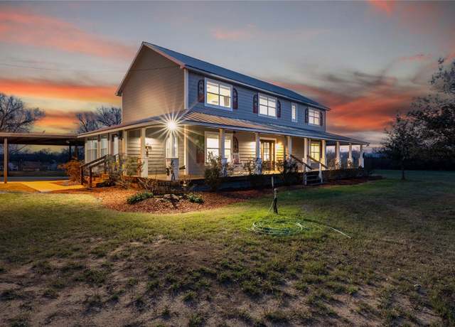Property at 917 County Road 664, Devine, TX 78016, 4 beds, 3.5 baths