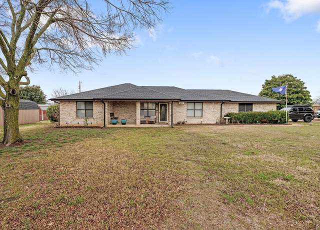 Property at 811 N 4th St, Jarrell, TX 76537, 2 beds, 2 baths