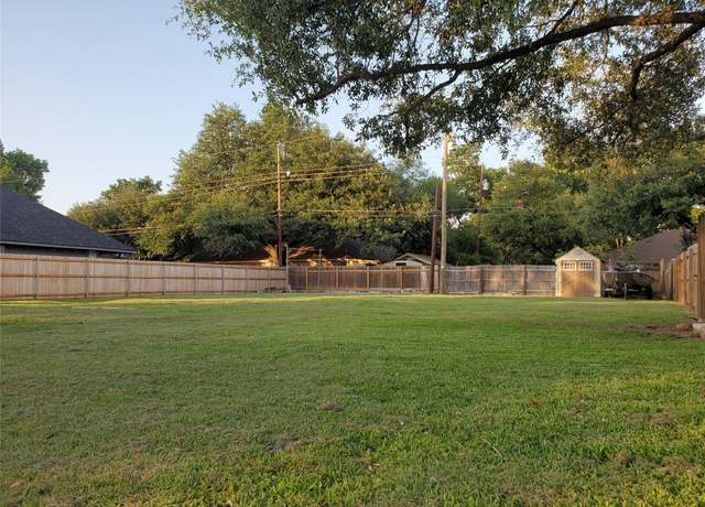 Property at 2200 Lark Ln, Taylor, TX 76574
