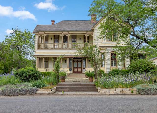 Property at 209 E Fannin St, La Grange, TX 78945, 6 beds, 2 baths