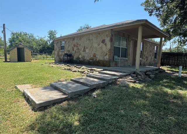 Property at 200 N 7th St, Lometa, TX 76853, 2 beds, 1 bath