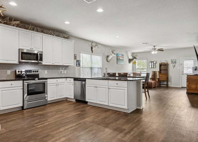Property at 1413 Coffee Tree Dr, New Braunfels, TX 78130, 4 beds, 2 baths