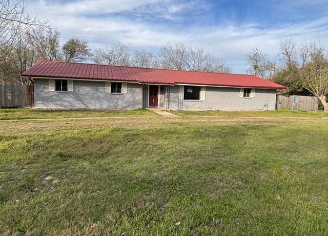 Property at 1008 W Pietzsch St, Bartlett, TX 76511, 4 beds, 3 baths