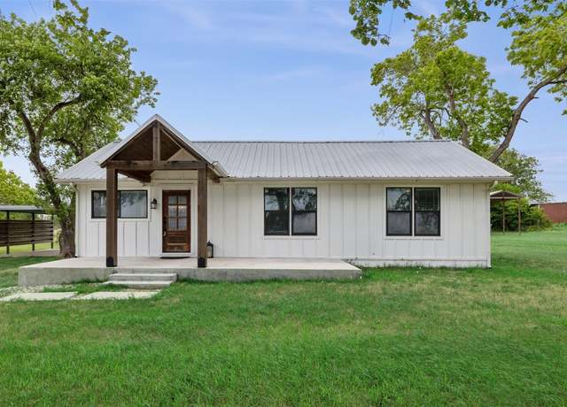 Property at 5530 Us Highway 90a W, Shiner, TX 77984, 4 beds, 2 baths