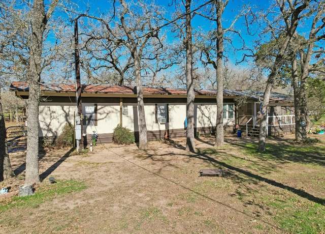 Property at 136 Cheyenne Dr, Smithville, TX 78957, 3 beds, 2 baths