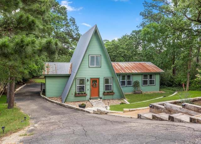 Property at 113 S Kanaio Dr, Bastrop, TX 78602, 2 beds, 2 baths