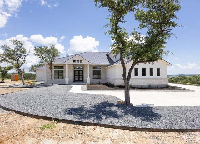 Property at 1193 Country Pike, Canyon Lake, TX 78133, 4 beds, 4.5 baths