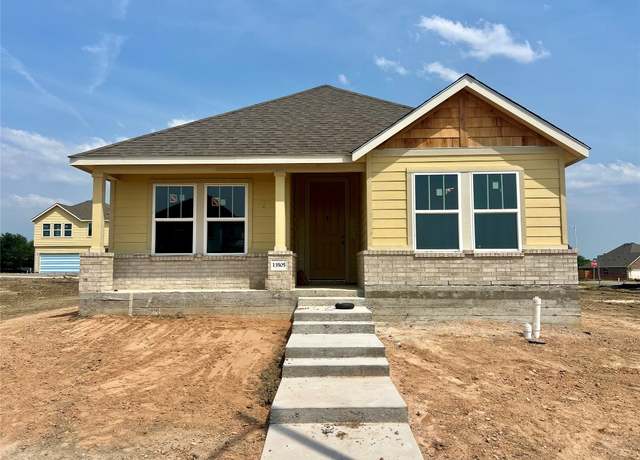Property at 13505 Muny Pkwy, Elgin, TX 78621, 3 beds, 2 baths