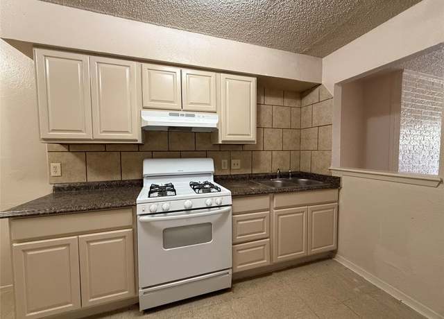 Property at 2013 E Stassney Ln, Austin, TX 78744, 4 beds, 2 baths