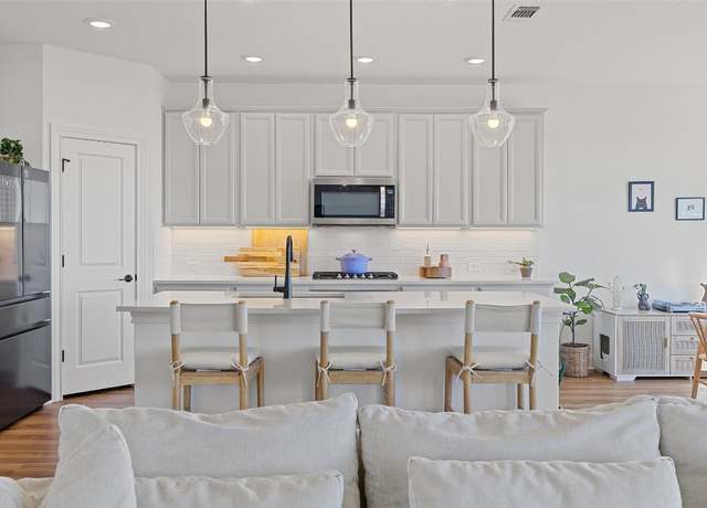 Property at 424 Turnbuckle Bnd, Leander, TX 78641, 4 beds, 2.5 baths