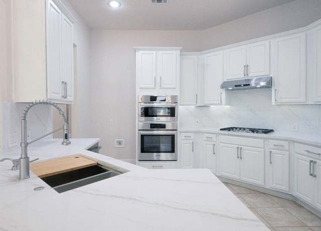 Property at 2613 Corabella Pl, Cedar Park, TX 78613, 5 beds, 3.5 baths