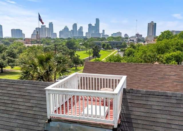 Property at 1508 E 11th St, Austin, TX 78702, 3 beds, 2.5 baths