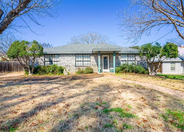 Property at 1113 Hackberry Dr, Marble Falls, TX 78654, 3 beds, 2 baths