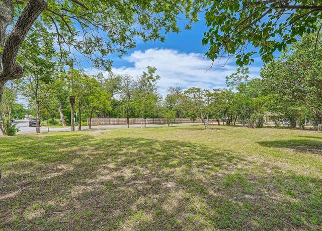 Property at 401 Oak Plz, Austin, TX 78753
