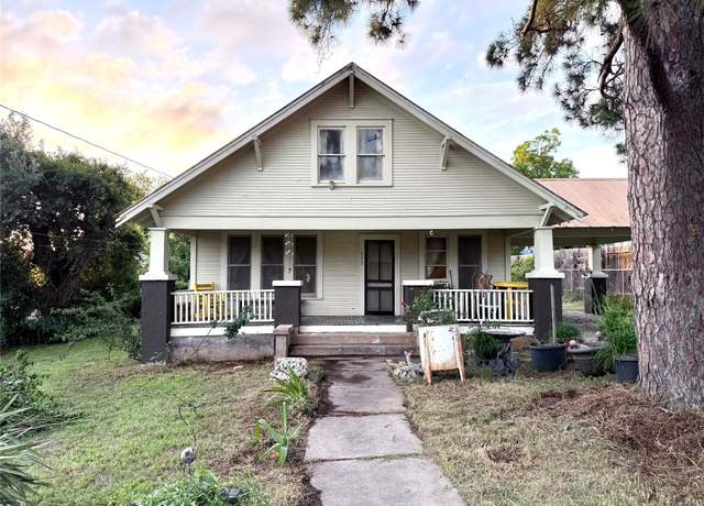 Property at 935 E Upper Line St, La Grange, TX 78945, 2 beds, 1 bath