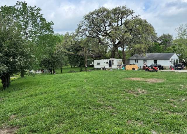 Property at 103 Reiffert St, Cuero, TX 77954, 2 beds, 1 bath