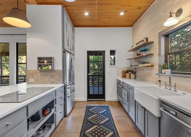 Property at 3805 Turkey Creek Dr, Austin, TX 78730, 5 beds, 3.5 baths