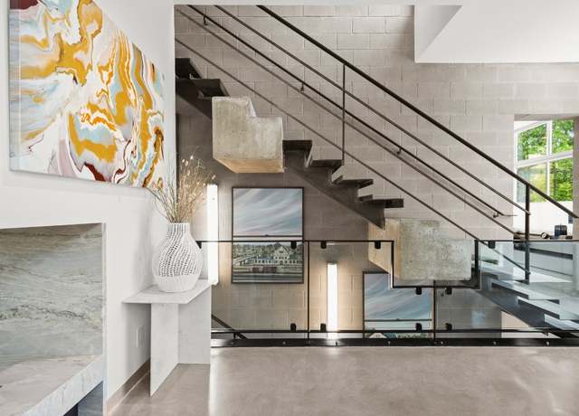 Property at 1003 E 8th St, Austin, TX 78702, 4 beds, 3 baths