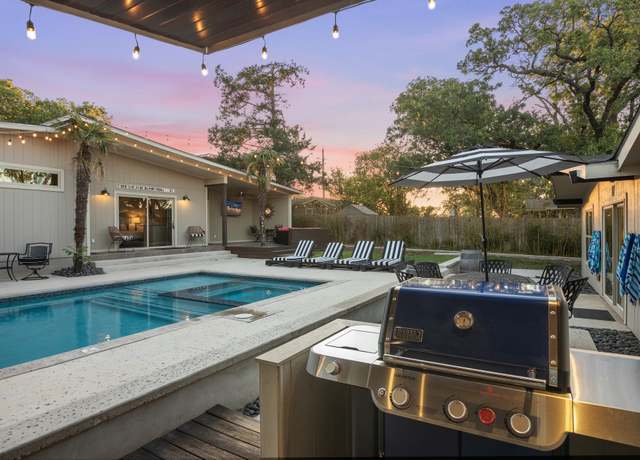 Property at 907 W Travis St, Fredericksburg, TX 78624, 4 beds, 3 baths