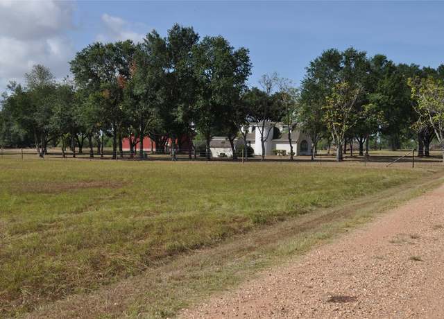Property at 1713 Woody Ln, Sealy, TX 77474, 3 beds, 2 baths