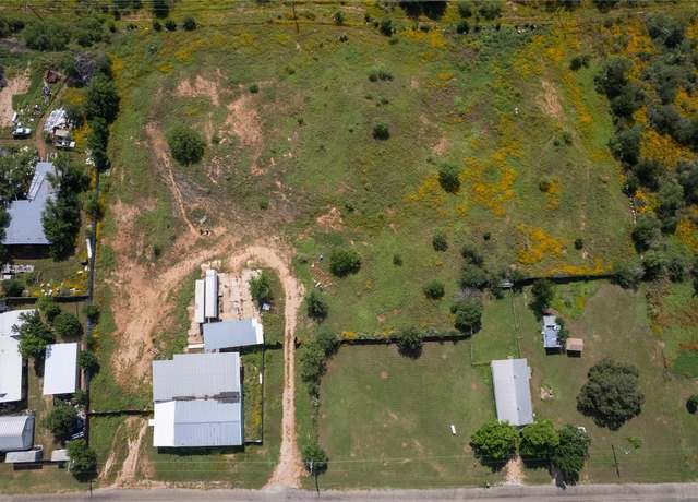 Property at 1009 Angle Ave, Llano, TX 78643
