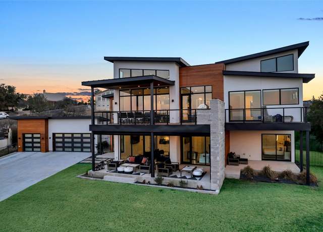 Property at 207 Kites Ct, Horseshoe Bay, TX 78657, 4 beds, 4.5 baths