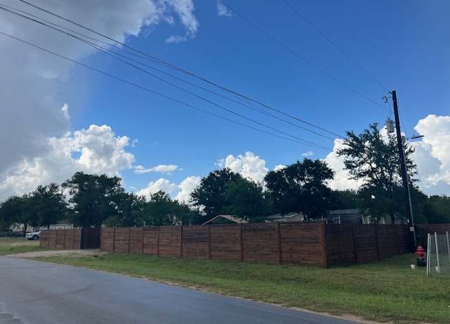 Property at 143 La Fortuna Dr, Del Valle, TX 78617, 4 beds, 2 baths