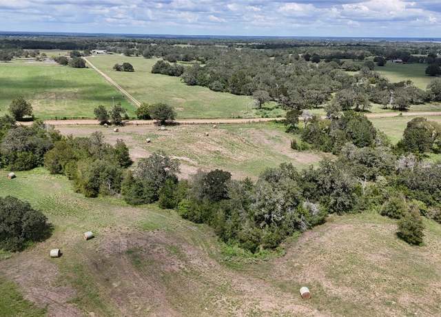 Property at 400 W Parker Rd, Flatonia, TX 78941