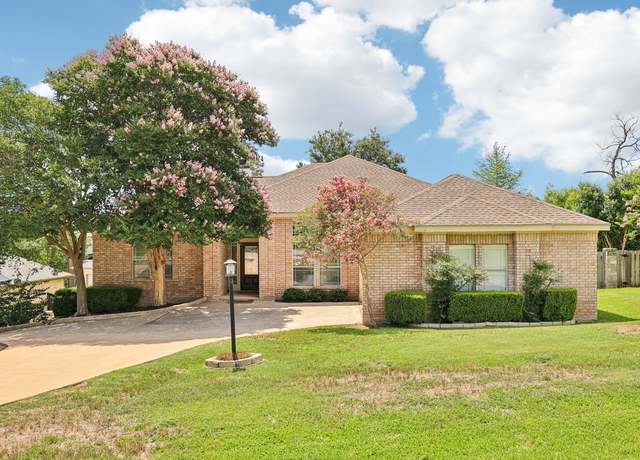 Property at 152 Acapulco Dr, Lakeway, TX 78734, 4 beds, 2 baths