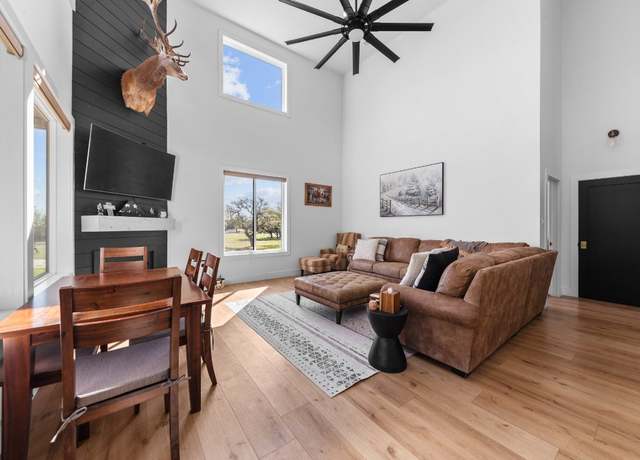 Property at 1800 Diamond Ridge Dr, Lampasas, TX 76550, 4 beds, 2.5 baths