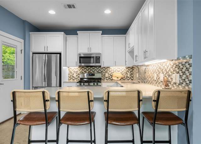 Property at 7606 Providence Ave Unit B, Austin, TX 78752, 2 beds, 2.5 baths