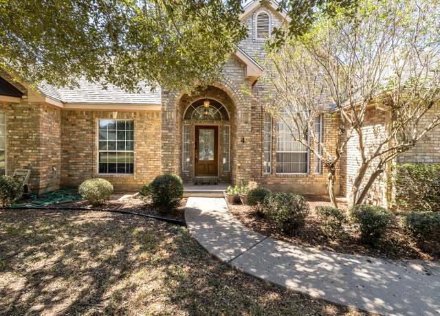 Property at 4 Park Place Dr, Gonzales, TX 78629, 3 beds, 2 baths
