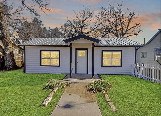 Property at 704 Sheffield Ave, Llano, TX 78654, 1 bed, 1 bath