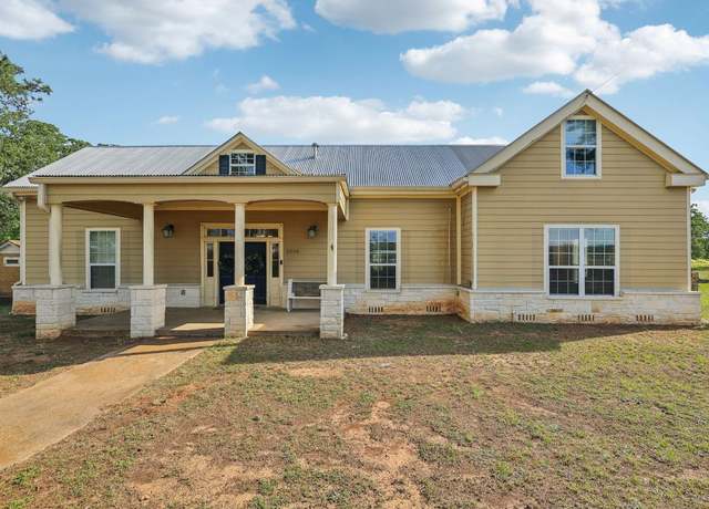 Property at 1200 County Road 211, Giddings, TX 78942, 5 beds, 3 baths