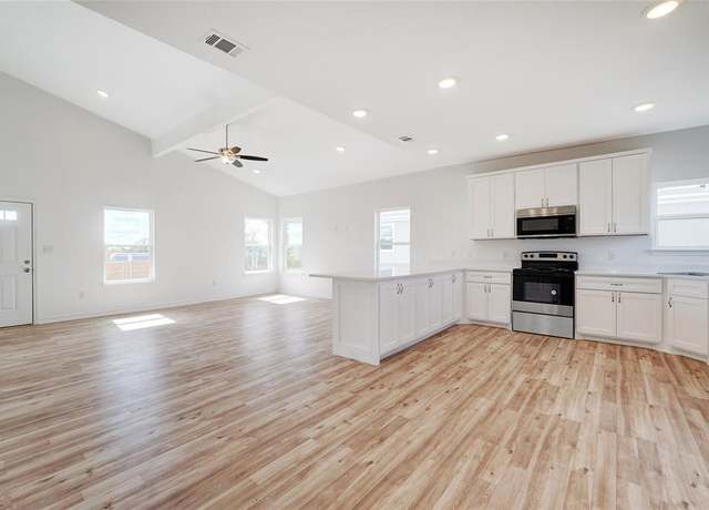 Property at 231 La Fortuna Dr, Del Valle, TX 78617, 5 beds, 3 baths