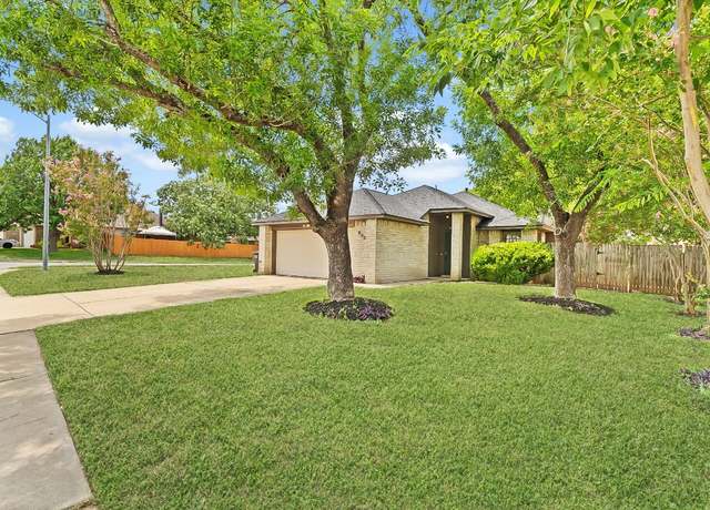 Property at 800 Saunders Dr, Round Rock, TX 78664, 4 beds, 2 baths