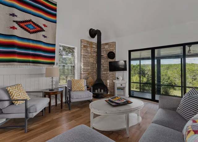 Property at 200 E Skyline Acres Rd, Wimberley, TX 78676, 3 beds, 1.5 baths