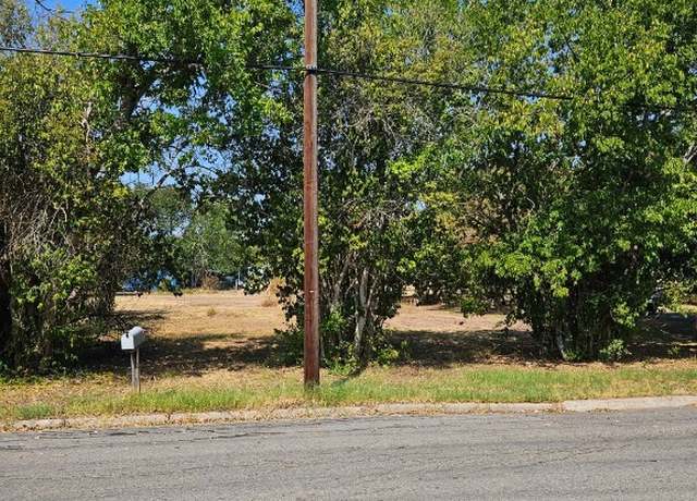 Property at 905 N Blanco St, Lockhart, TX 78644