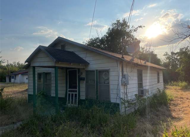 Property at 908 N Vogelsang Ave, Cameron, TX 76520, 2 beds, 1 bath