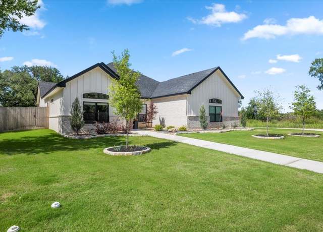Property at 813 Eagle Heights Dr, Salado, TX 76571, 3 beds, 2.5 baths