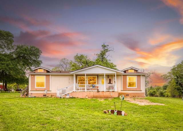 Property at 375 Coastal Ln, Luling, TX 78648, 3 beds, 2 baths