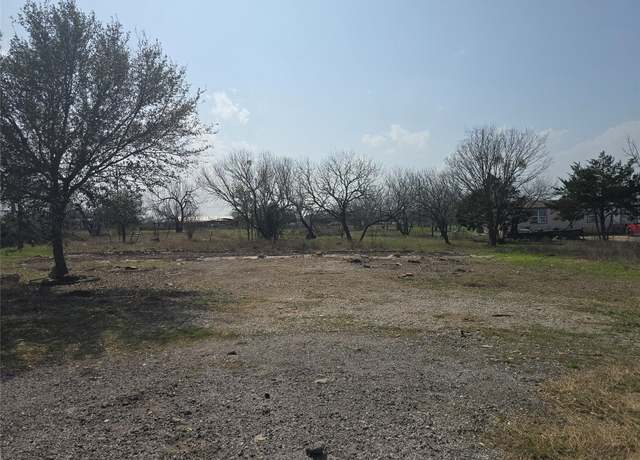 Property at 400 Los Mesquites St, Dale, TX 78616