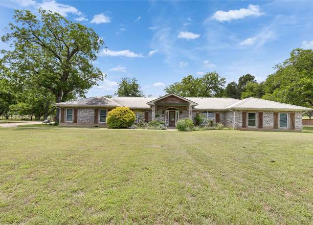 Property at 240 2 Mile Ln, Smithville, TX 78957, 5 beds, 4.5 baths