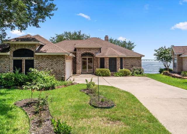 Property at 16447 Hunters Trl, Montgomery, TX 77356, 3 beds, 2.5 baths