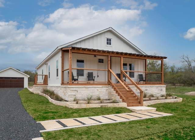 Property at 142 N Steel Creek Crest Hwy, Center Point, TX 78010, 4 beds, 2.5 baths